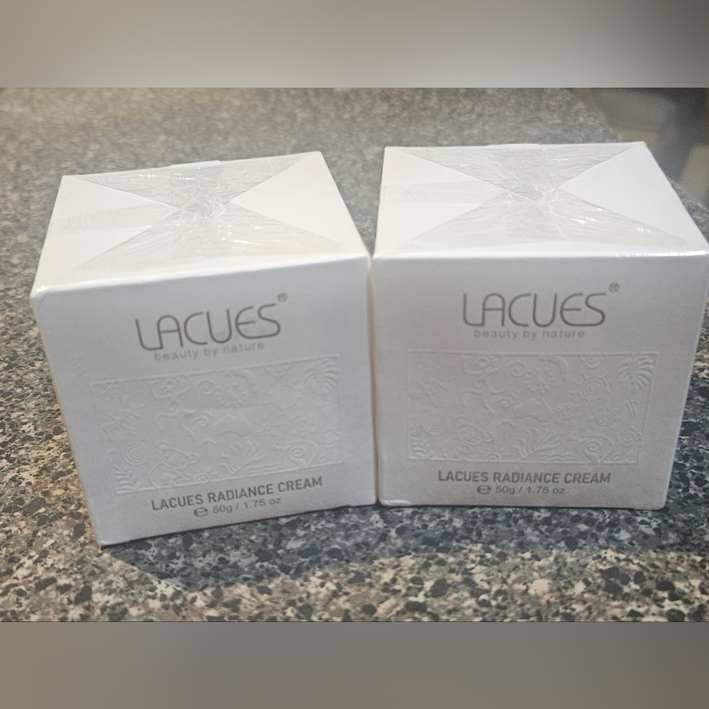 Lacues by Nature. Formulated with advanced "Adhesive Skin Technology"